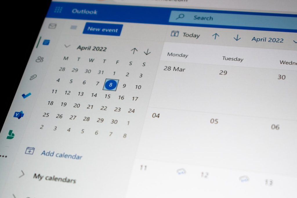 VisionThinks_Aachen_a-computer-screen-with-a-calendar-on-it